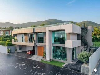Villa zum Kauf mit 5 Zimmer in Bang Lamung, Chonburi