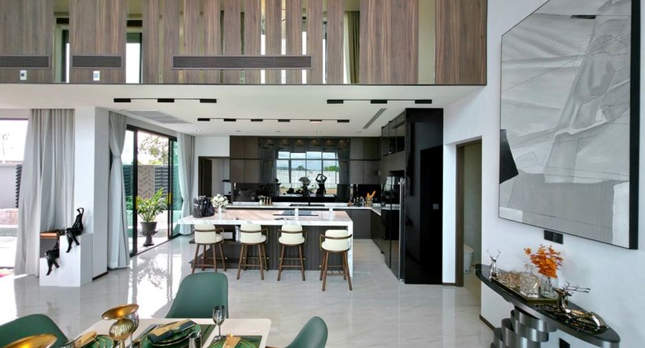 À vendre 5 chambres villa à Bang Lamung, Chonburi