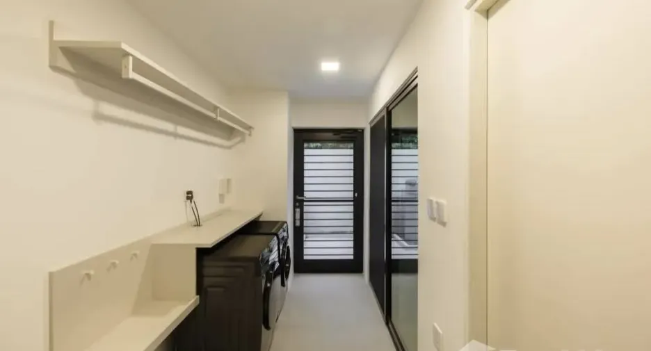 For sale 4 bedrooms house in Saphan Sung, Bangkok