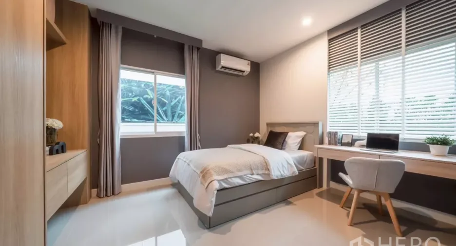For rent 4 bedrooms house in Saphan Sung, Bangkok