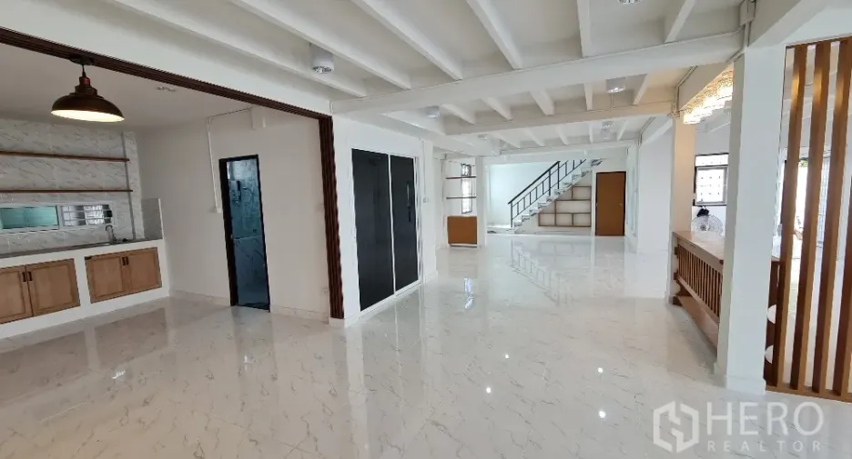 For rent 4 bedrooms house in Lat Phrao, Bangkok