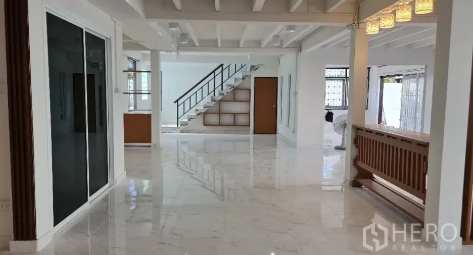 For rent 4 bedrooms house in Lat Phrao, Bangkok