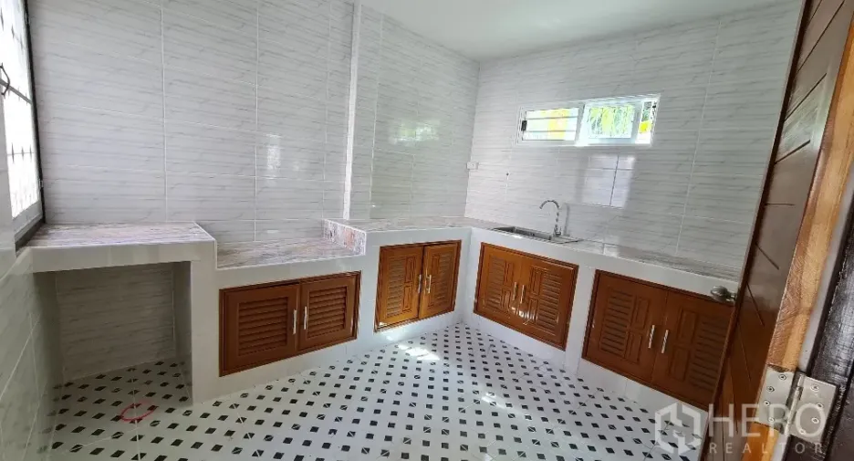 For rent 4 bedrooms house in Lat Phrao, Bangkok