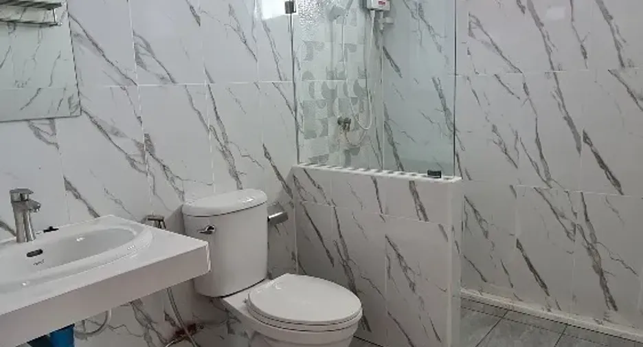 For rent 4 bedrooms house in Lat Phrao, Bangkok