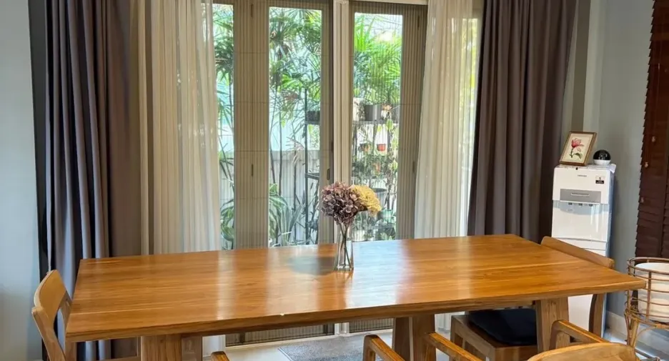 Casa en alquiler de 3 habitaciones en Prawet, Bangkok