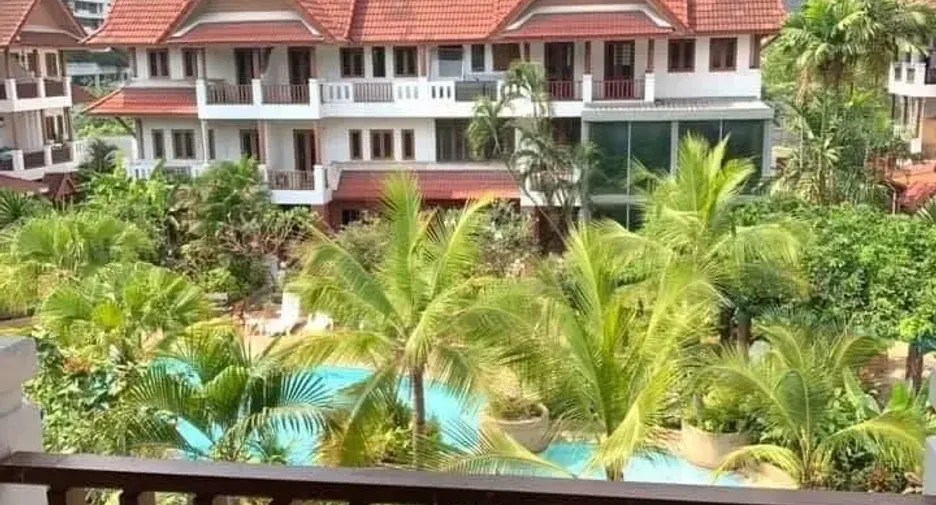 For rent 4 bedrooms townhouse in Watthana, Bangkok