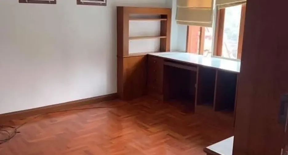 For rent 4 bedrooms townhouse in Watthana, Bangkok