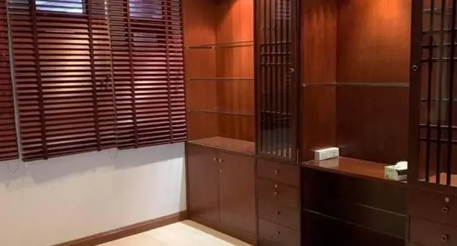 For rent 4 bedrooms townhouse in Watthana, Bangkok