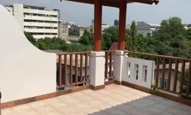 出租 4 卧室 联排别墅 在 Watthana, 曼谷