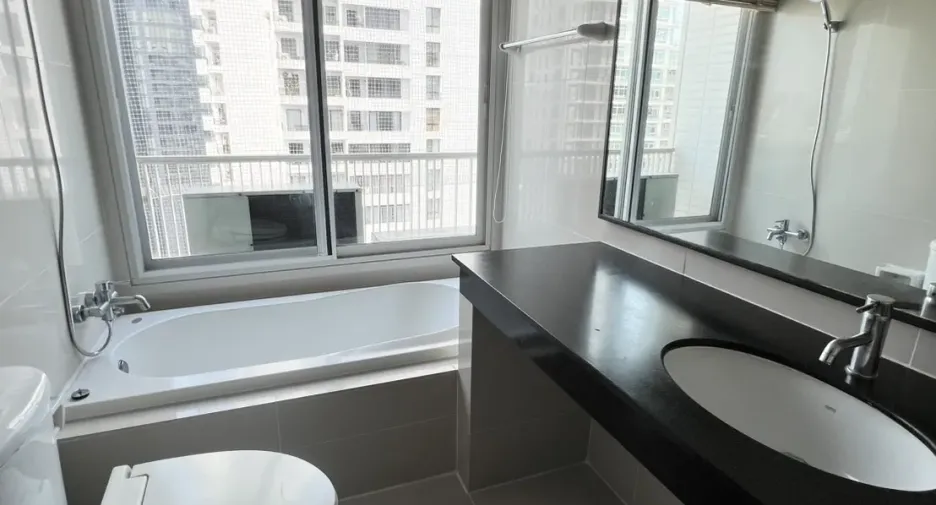 For rent 2 bedrooms condo in Watthana, Bangkok