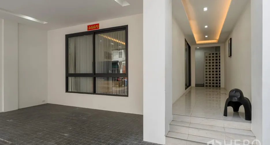 For rent 5 bedrooms office in Khlong Toei, Bangkok
