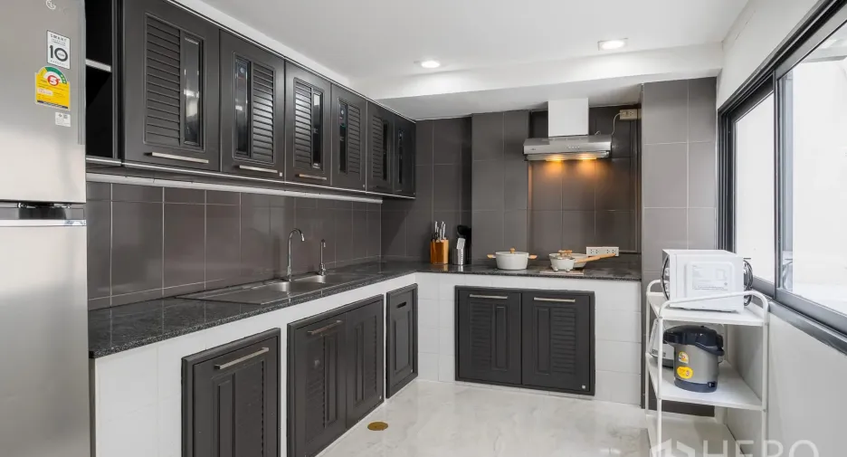 For rent 5 bedrooms office in Khlong Toei, Bangkok