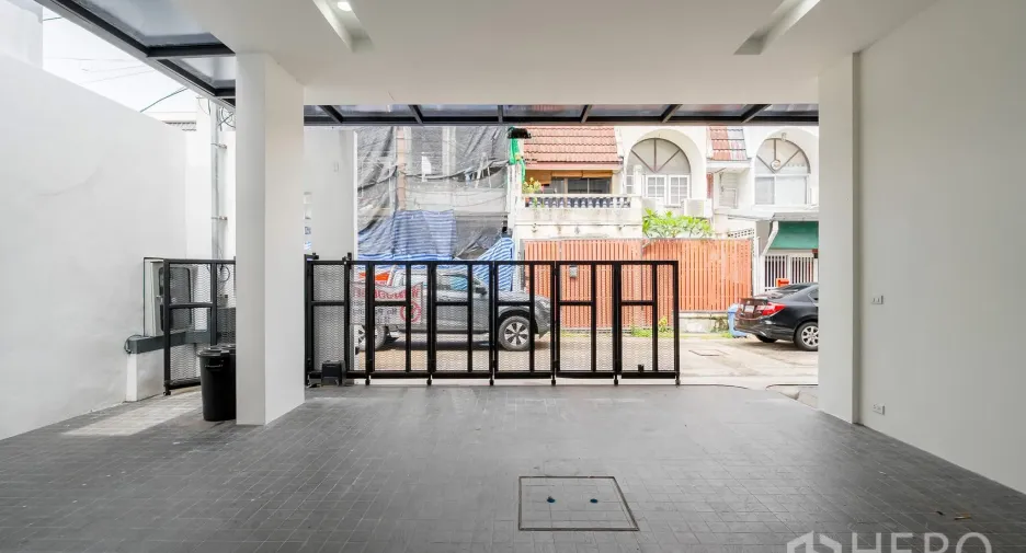 For rent 5 bedrooms office in Khlong Toei, Bangkok