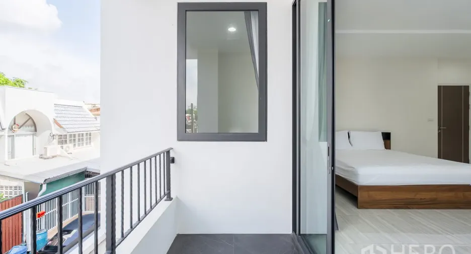 For rent 5 bedrooms office in Khlong Toei, Bangkok