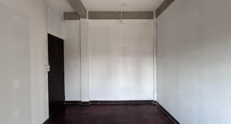 Oficina en alquiler y en venta de 5 habitaciones en Watthana, Bangkok