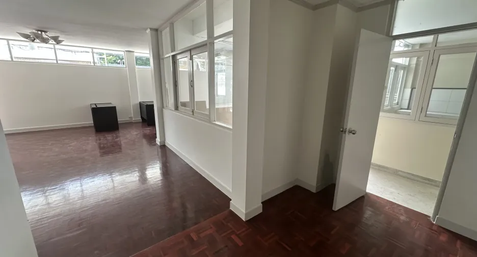 For rent 1 bed office in Watthana, Bangkok