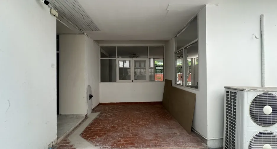 For rent 1 bed office in Watthana, Bangkok