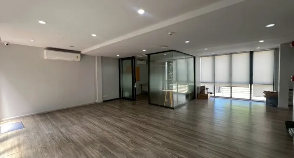 For rent and for sale office in Phra Khanong, Bangkok