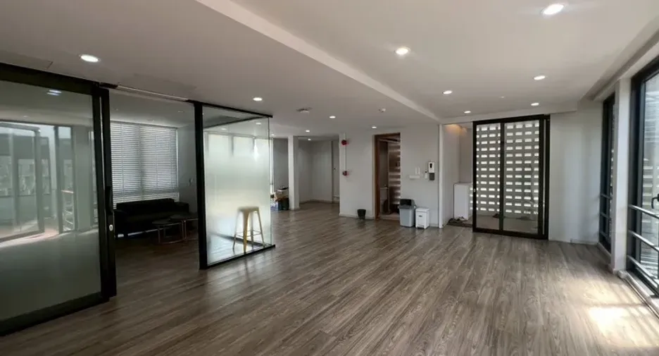 For rent and for sale office in Phra Khanong, Bangkok