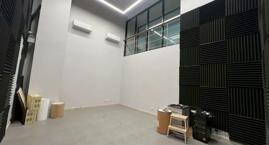 For rent and for sale office in Phra Khanong, Bangkok