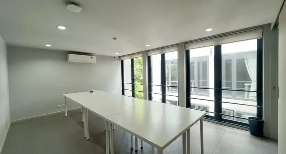 For rent and for sale office in Phra Khanong, Bangkok