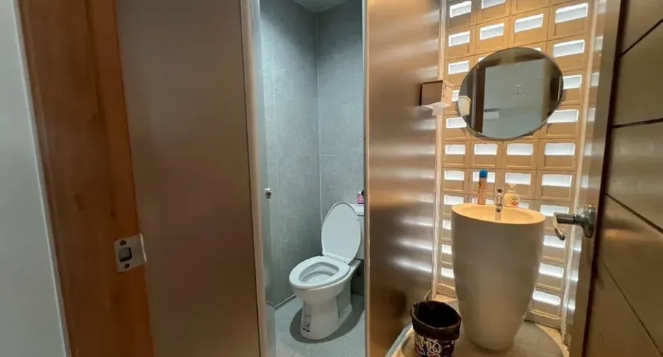 For rent and for sale office in Phra Khanong, Bangkok