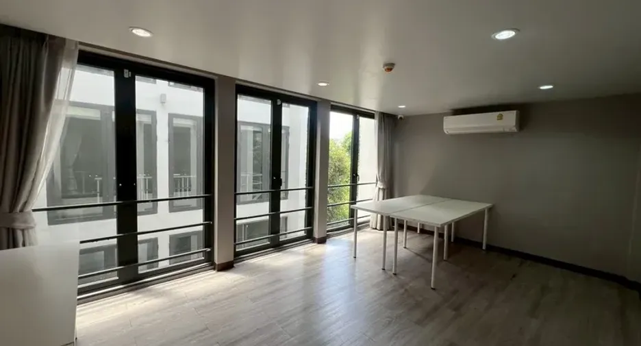 For rent and for sale office in Phra Khanong, Bangkok