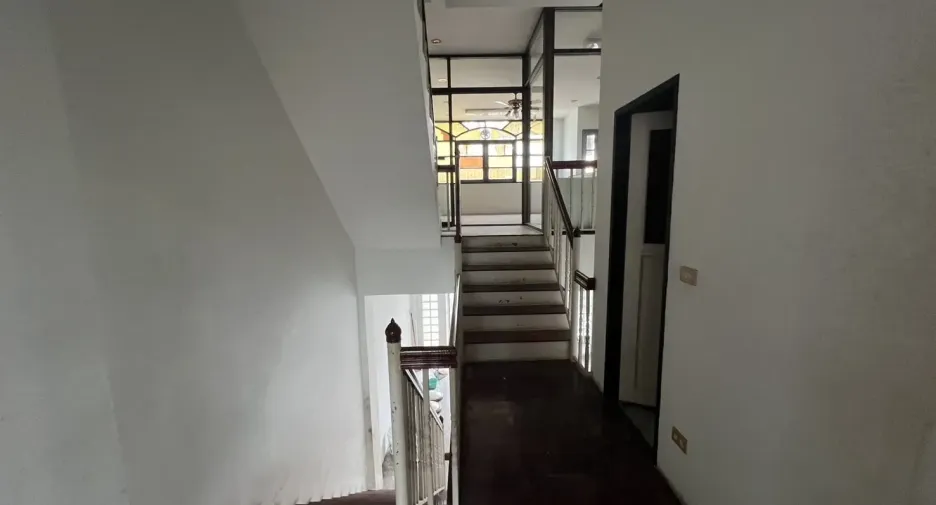 Аренда торговое помещение в Щаттхана, Бангкок