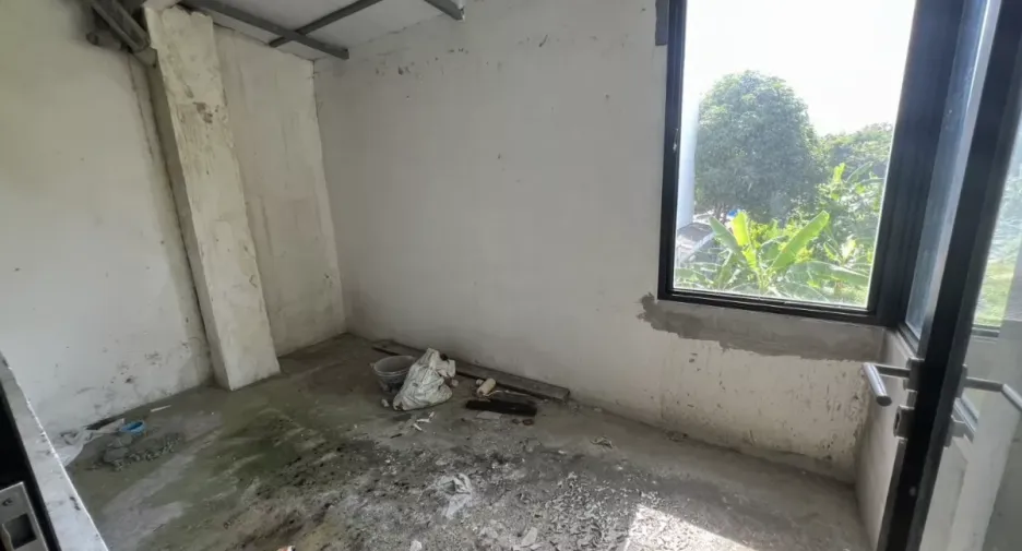 For sale retail Space in Suan Luang, Bangkok