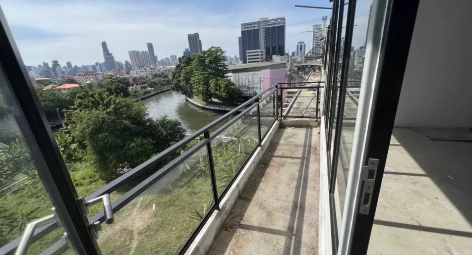 For sale retail Space in Suan Luang, Bangkok