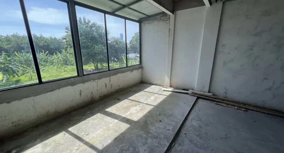 For sale retail Space in Suan Luang, Bangkok