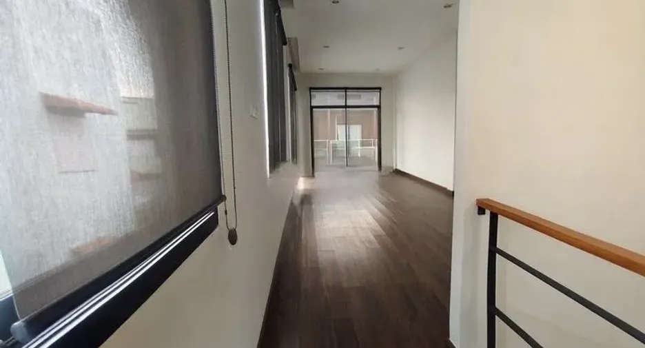 For rent and for sale 2 bedrooms retail Space in Pom Prap Sattru Phai, Bangkok