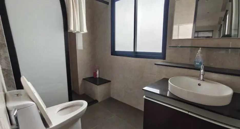 For rent and for sale 2 bedrooms retail Space in Pom Prap Sattru Phai, Bangkok