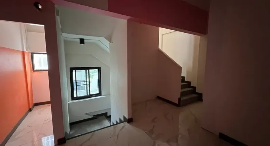For rent retail Space in Watthana, Bangkok