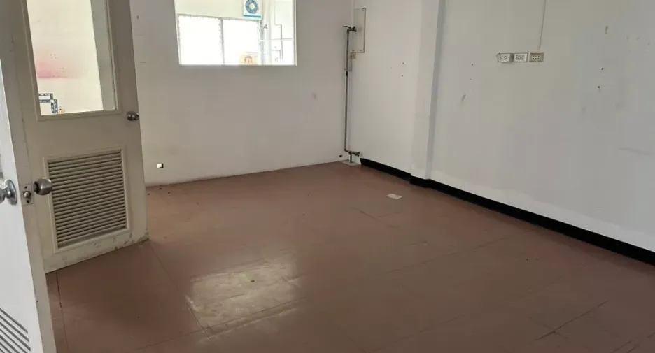 For sale retail Space in Watthana, Bangkok