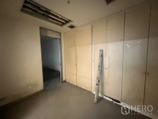 For rent retail Space in Watthana, Bangkok