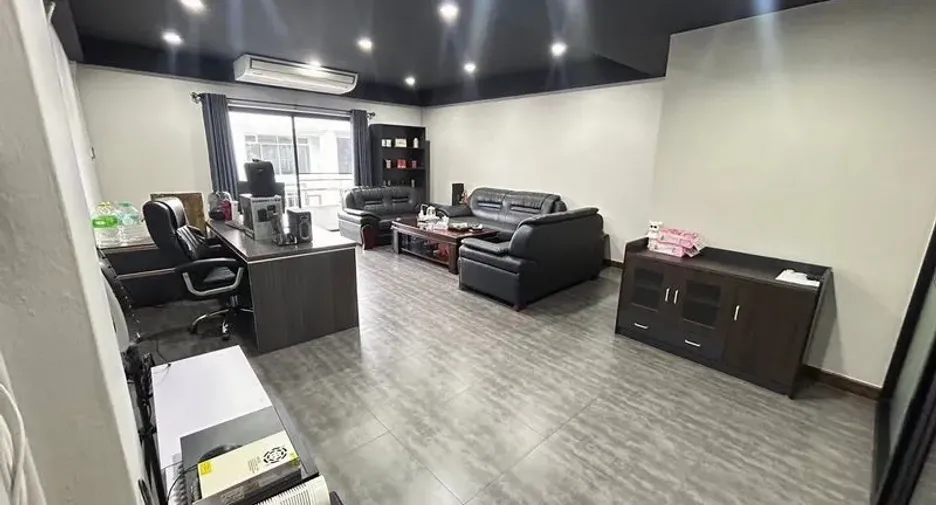 Local comercial en alquiler en Watthana, Bangkok