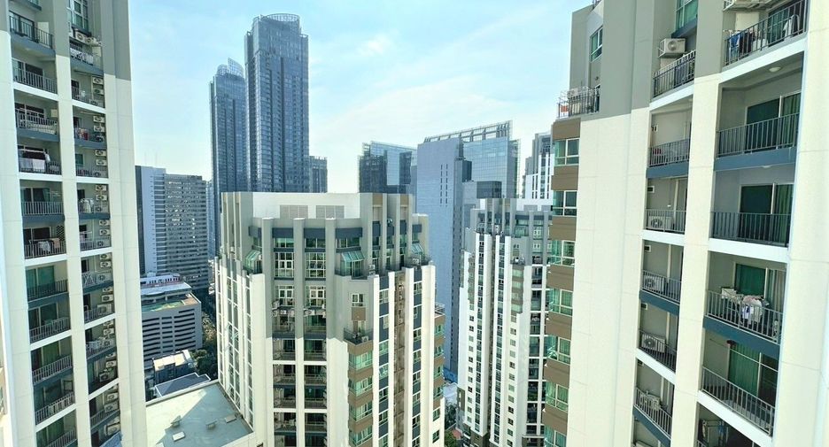 出售 2 卧室 公寓 在 Huai Khwang, 曼谷
