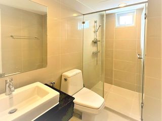 Condo en venta de 2 habitaciones en Huai Khwang, Bangkok