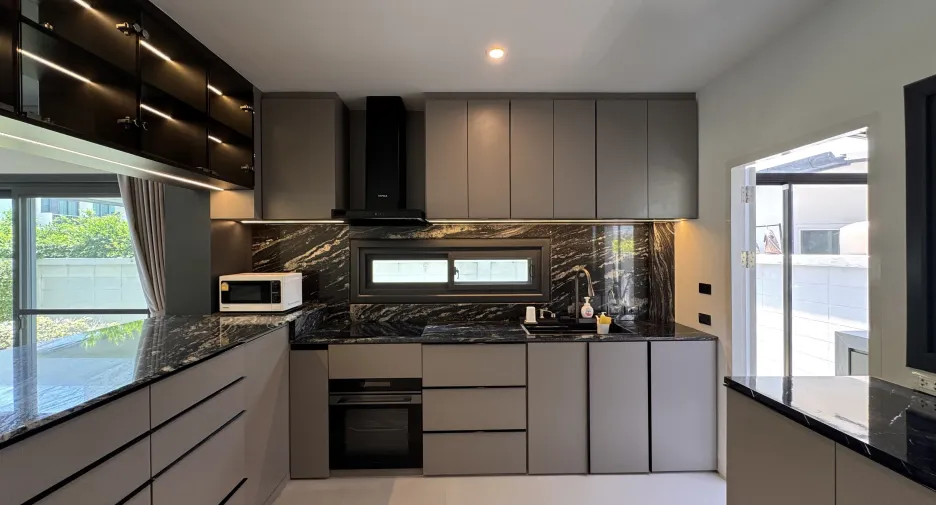 Casa en alquiler de 4 habitaciones en Mueang Phuket, Phuket