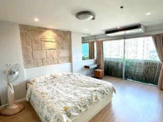 For rent 3 bedrooms condo in Yan Nawa, Bangkok