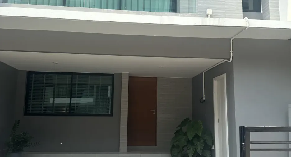 For rent 3 ベッドルーム townhouse in Saphan Sung, Bangkok