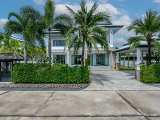 For sale and for rent 4 bedrooms villa in Mueang Phuket, Phuket
