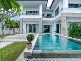 For sale and for rent 4 bedrooms villa in Mueang Phuket, Phuket