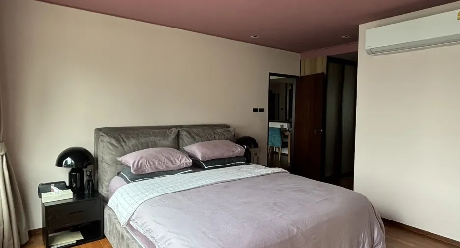 For rent 2 bedrooms condo in Pathum Wan, Bangkok