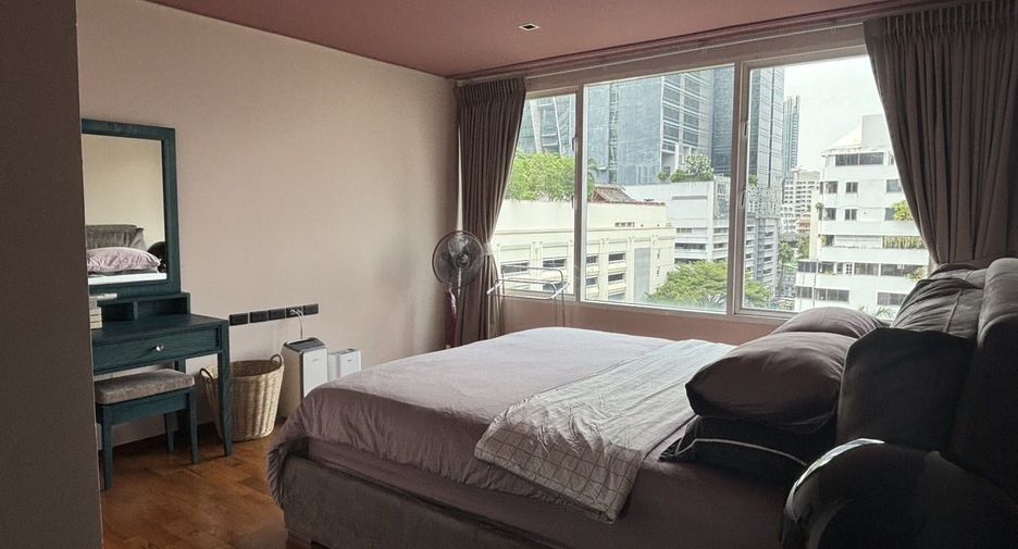 For rent 2 bedrooms condo in Pathum Wan, Bangkok