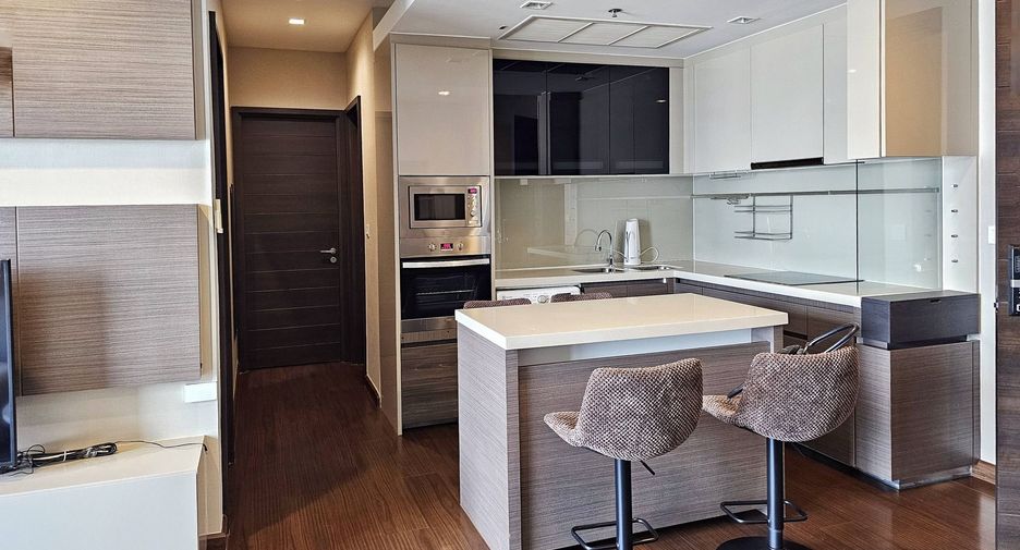 For rent 2 bedrooms condo in Huai Khwang, Bangkok