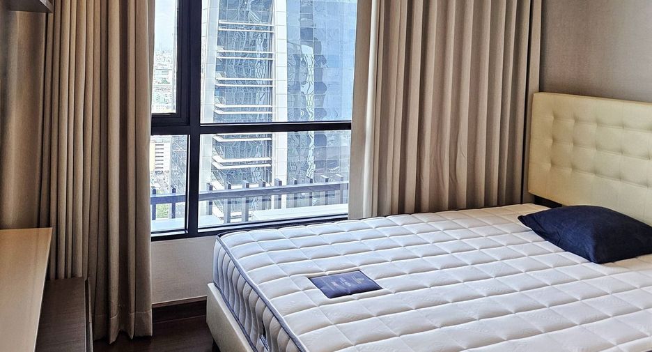 For rent 2 bedrooms condo in Huai Khwang, Bangkok