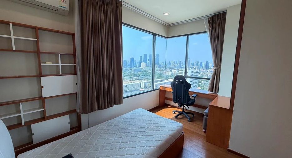 For rent 2 bedrooms condo in Yan Nawa, Bangkok