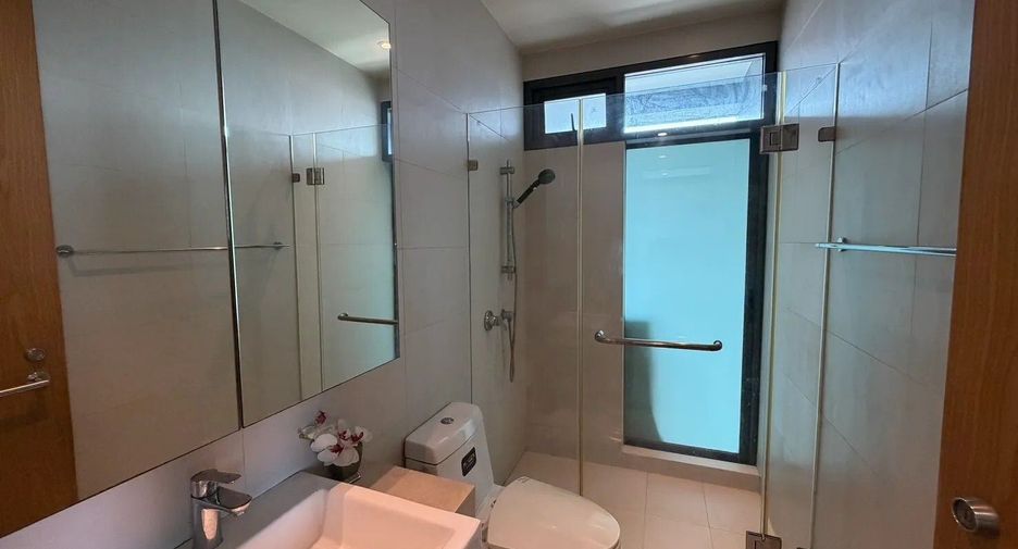 For rent 2 bedrooms condo in Yan Nawa, Bangkok